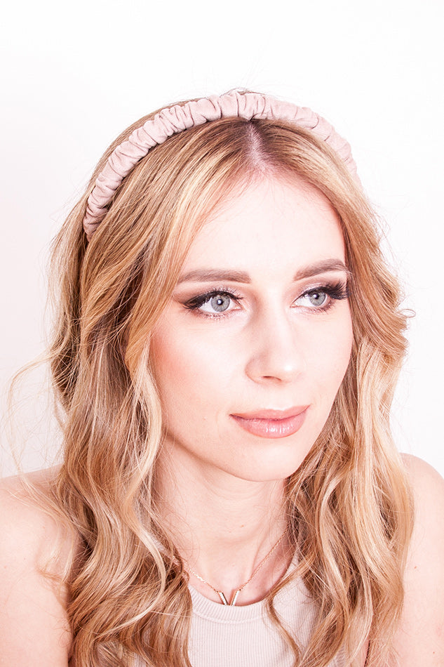 Haarreif gerafft schmal bequem in Rosa am Model