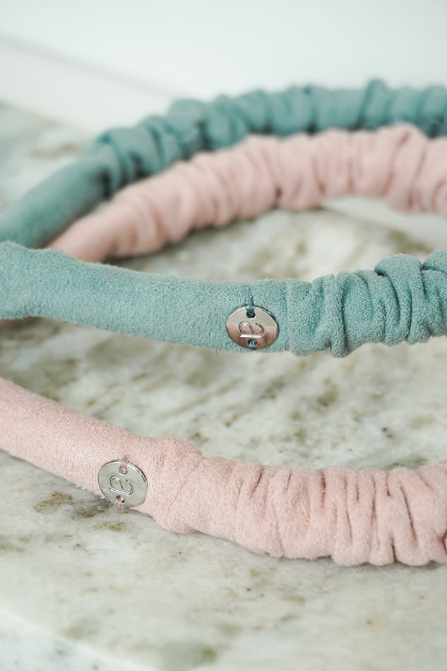 Haarreif gerafft schmal bequem in zwei Farben Nahaufnahme