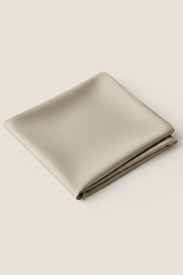 Haartuch aus Bambusseide in Beige gefaltet