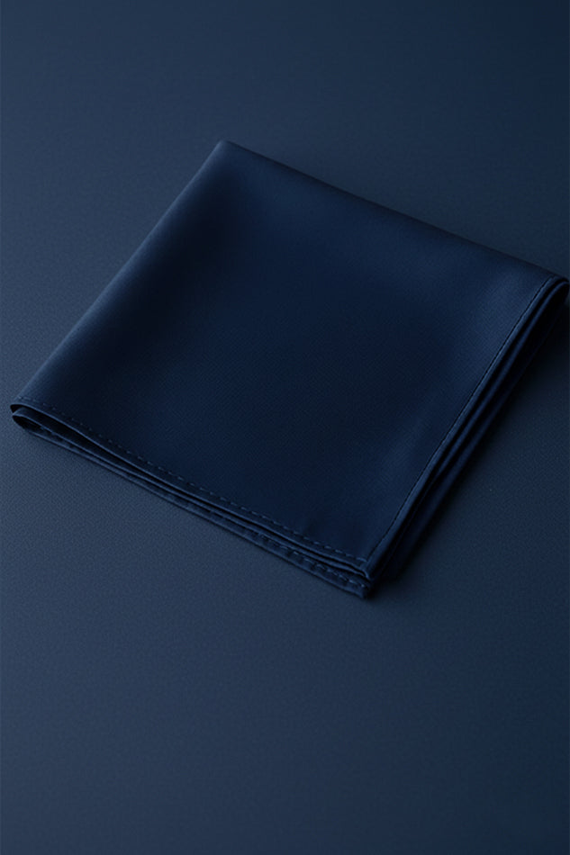 Haartuch aus Bambusseide in Dunkelblau gefaltet