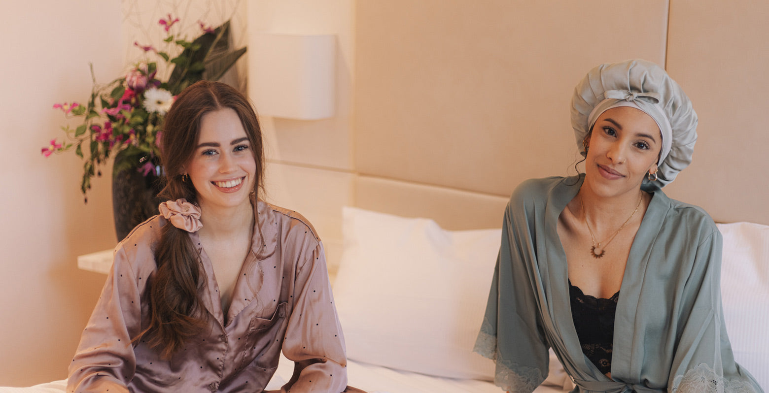 Headerbild vom Fotoshooting mit Mädels und nachhaltigem Haarschmuck – Scrunchie und Seidenhaube aus veganer Bambusseide