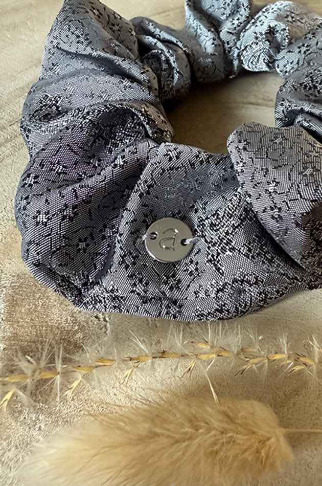 Scrunchie Tracht Reissverschluss Grau