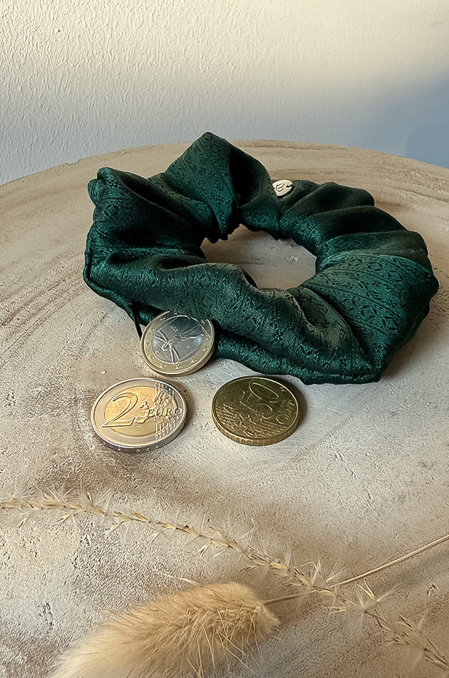 Scrunchie Tracht Reissverschluss Tannengruen offen