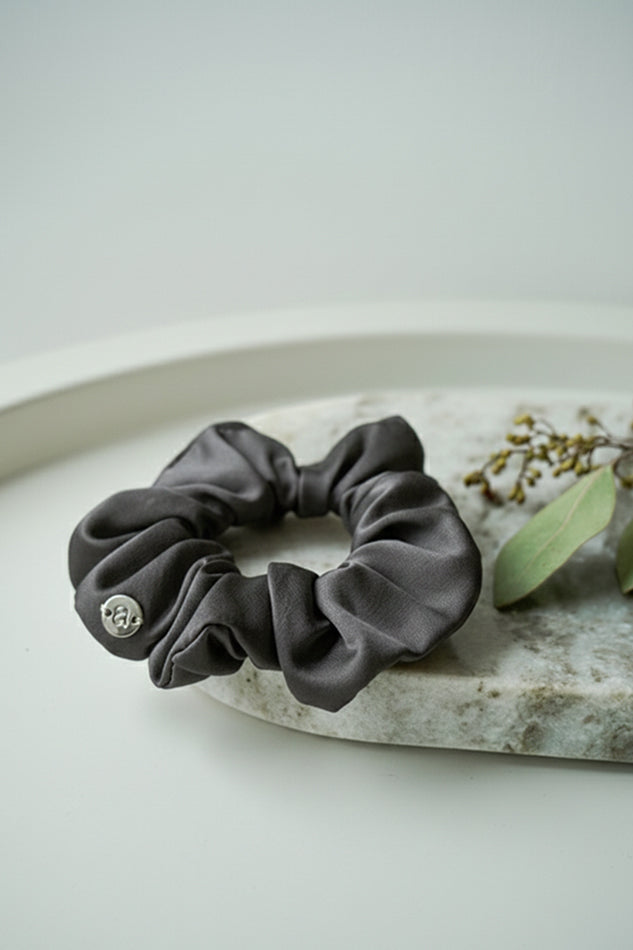 Veganer Scrunchie aus Bambusseide in Stone