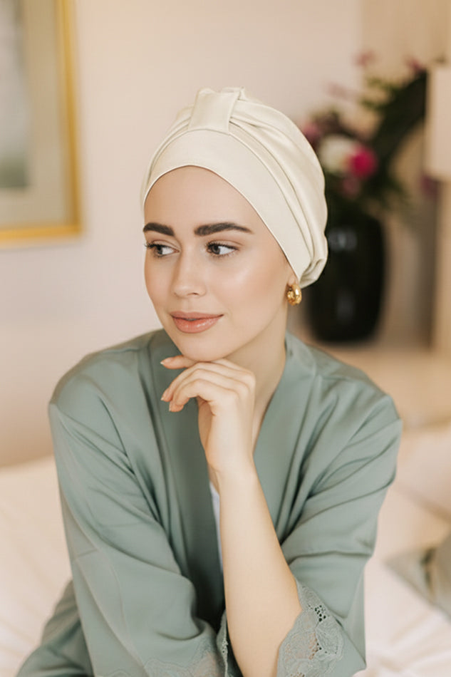 Veganer Seidenturban aus Bambusseide in Yvori am Model