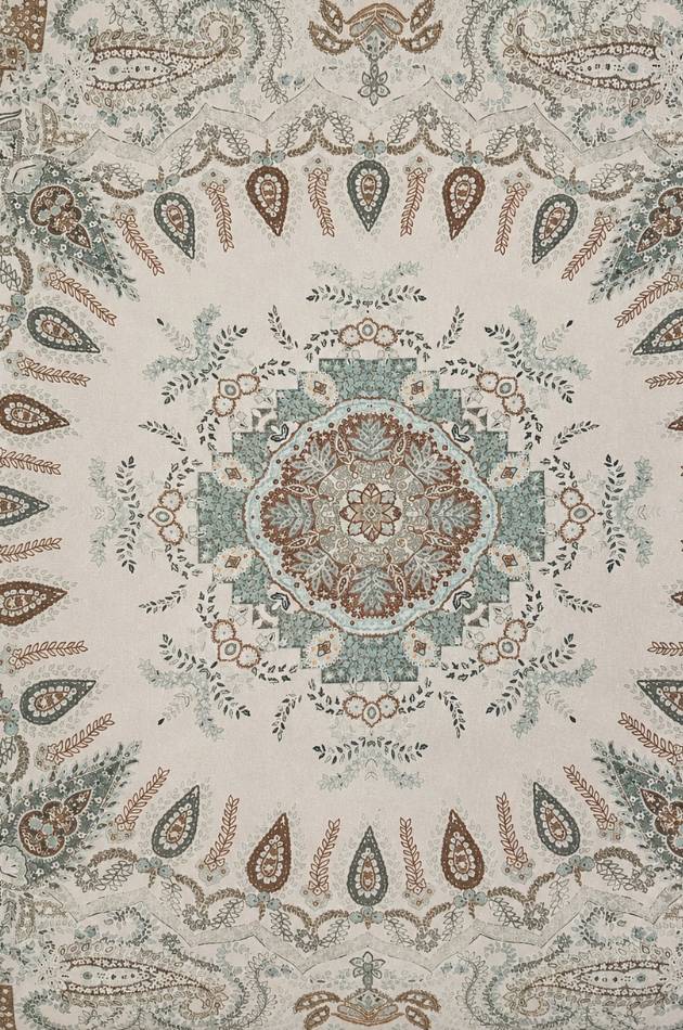 Haartuch aus Satin mit Paisleymuster in Creme, Grün und Mocca offen