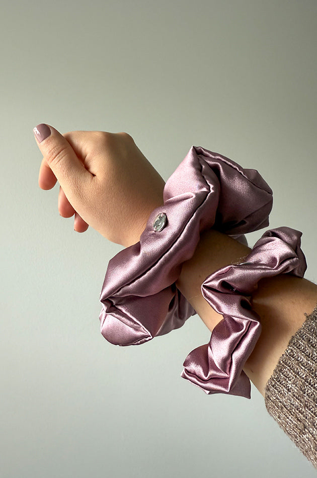 Scrunchie Softy im vergleich an Hand