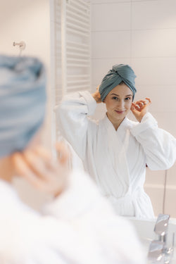 Turban Handtuch aus Bambusjersey in Alt Grün am Model